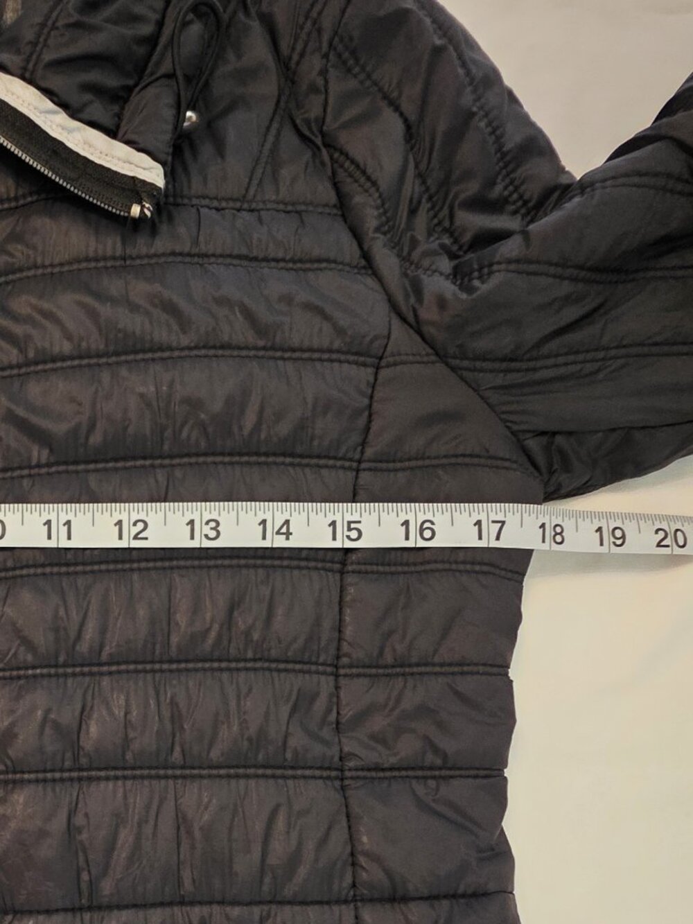Guess Packable Quilted Lightweight Puffer Jacket — Size S / CH / P - Picture 9 of 14